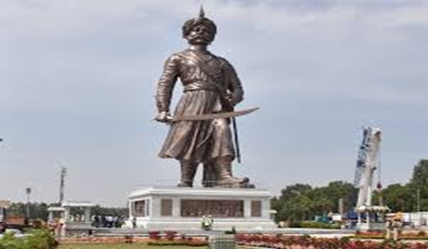 Featured Image of Nadaprabhu Statue